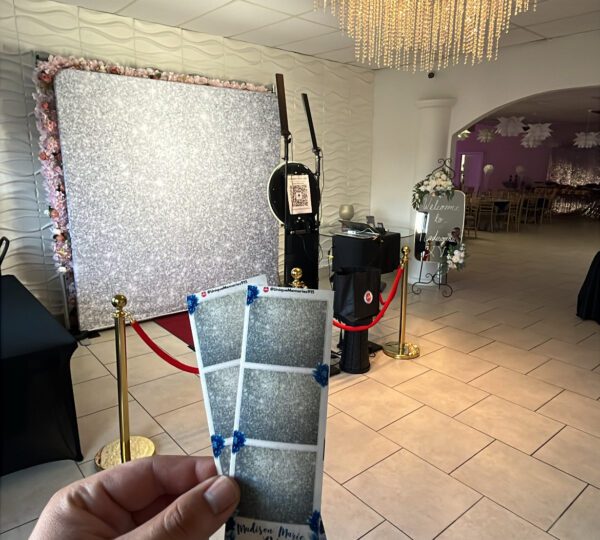 UNIQUE MEMORIES PHOTOBOOTH